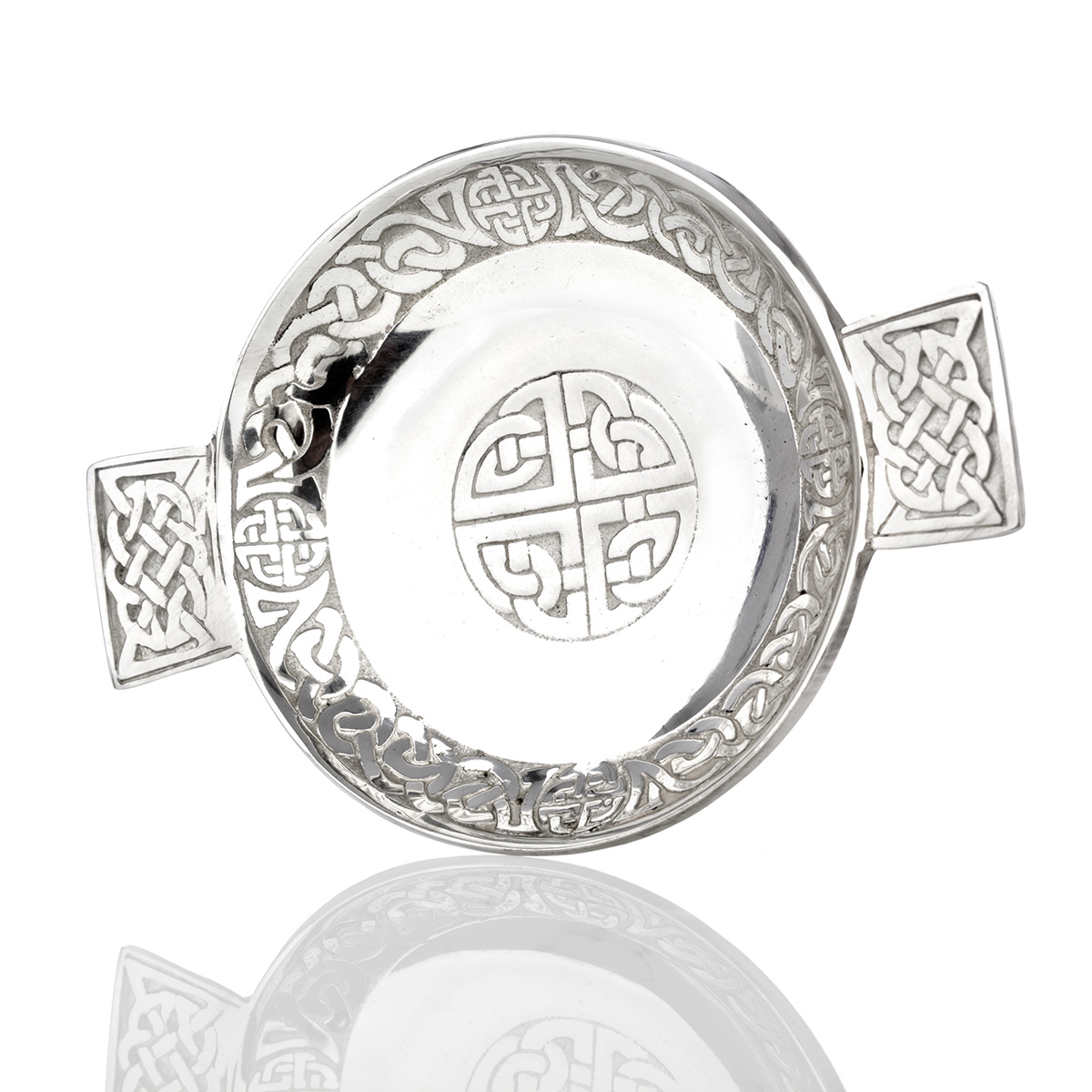 quaich-keltisch-schottisch-zinn-pewter-004 Cross & Interlace - Highland Whisky Quaich aus Schottland mit keltischen Mustern