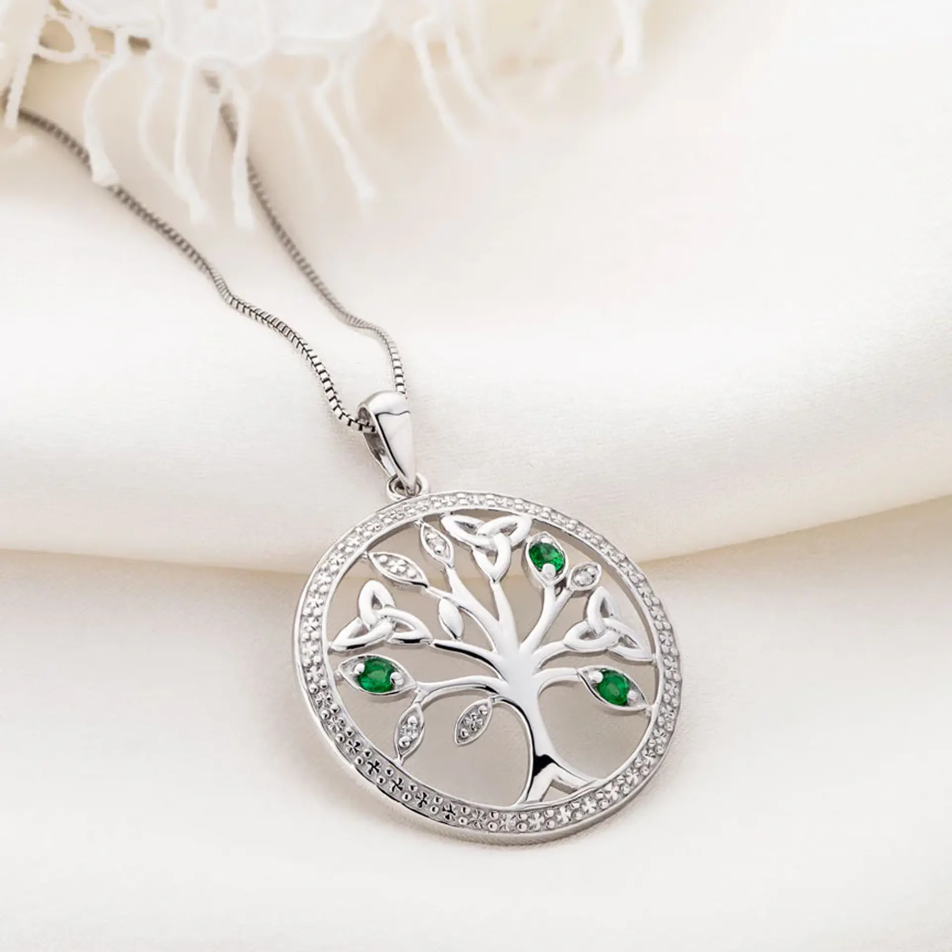 Keltische Lebensbaum Kette aus Irland - Sterlingsilber und grüne Kristalle
