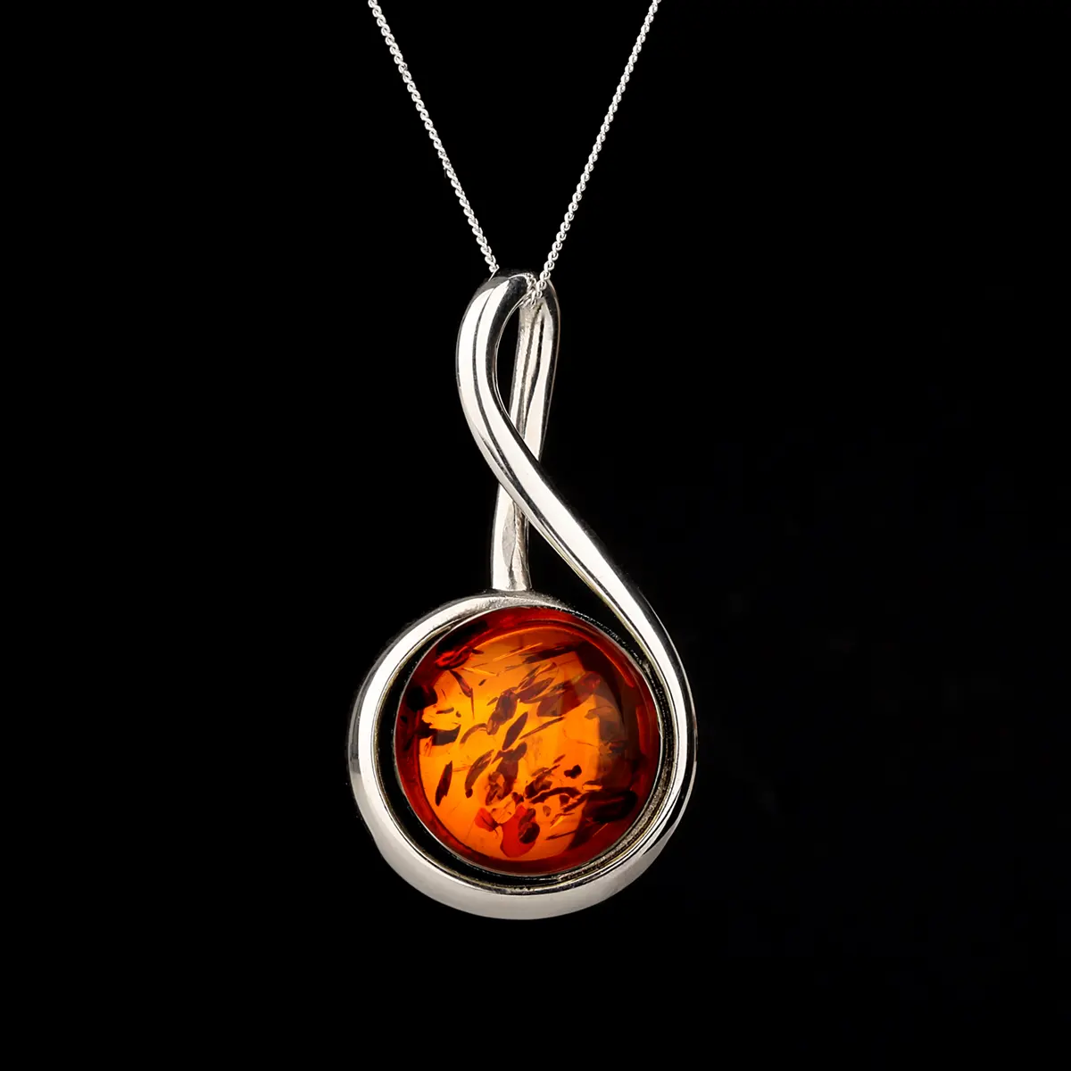 Amber Circle - Irische Kette aus cognacfarbenem Bernstein & Sterlingsilber Amber Circle - Irische Kette aus cognacfarbenem Bernstein & Sterlingsilber